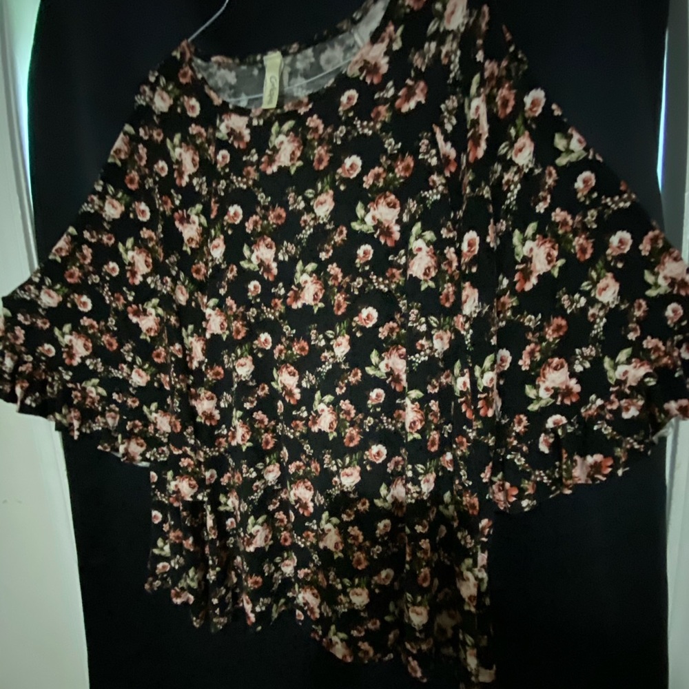 Awesome floral print blouse. Softest fabric ever